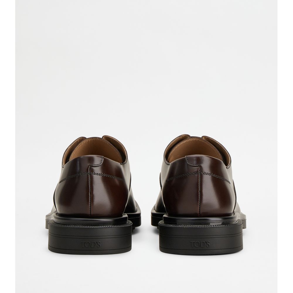 lace-ups in leather