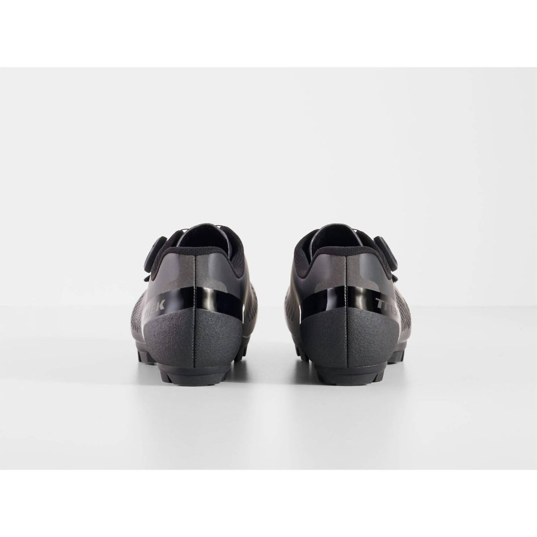 unisex foray mountain shoe in black