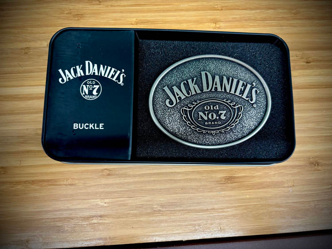 men’s belt buckle in silver