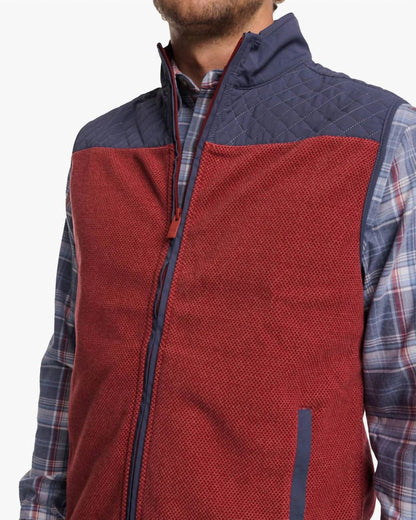 men's hucksley vest in tuscany red