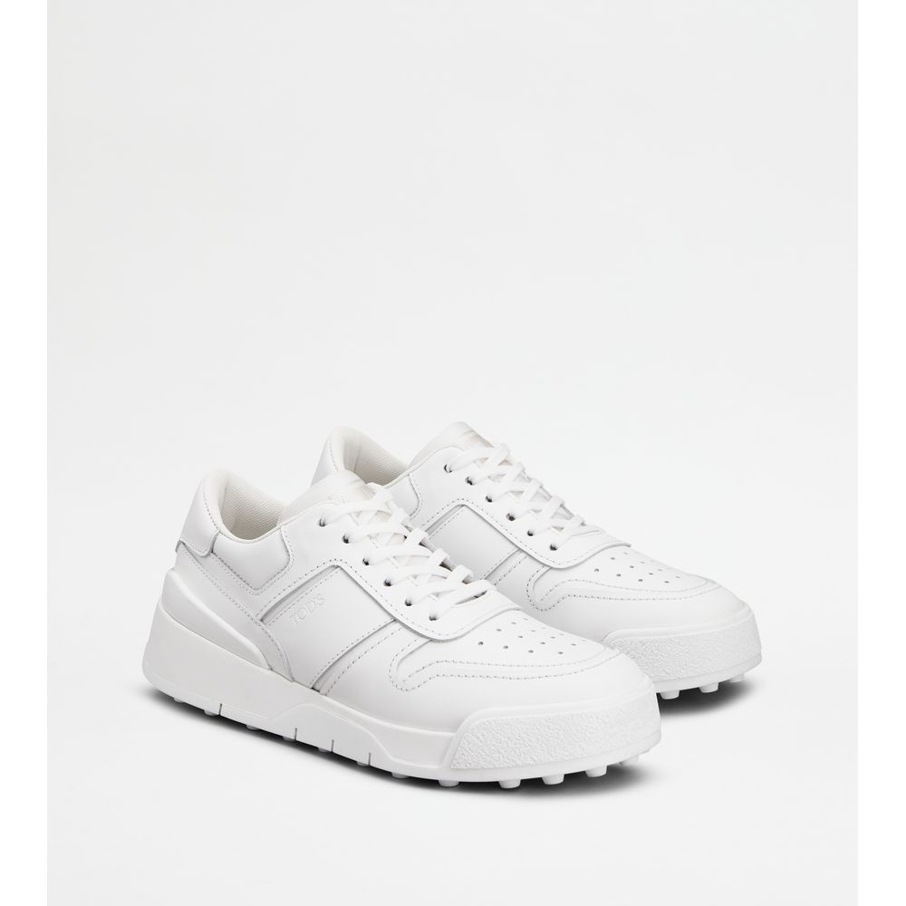 sneakers in leather