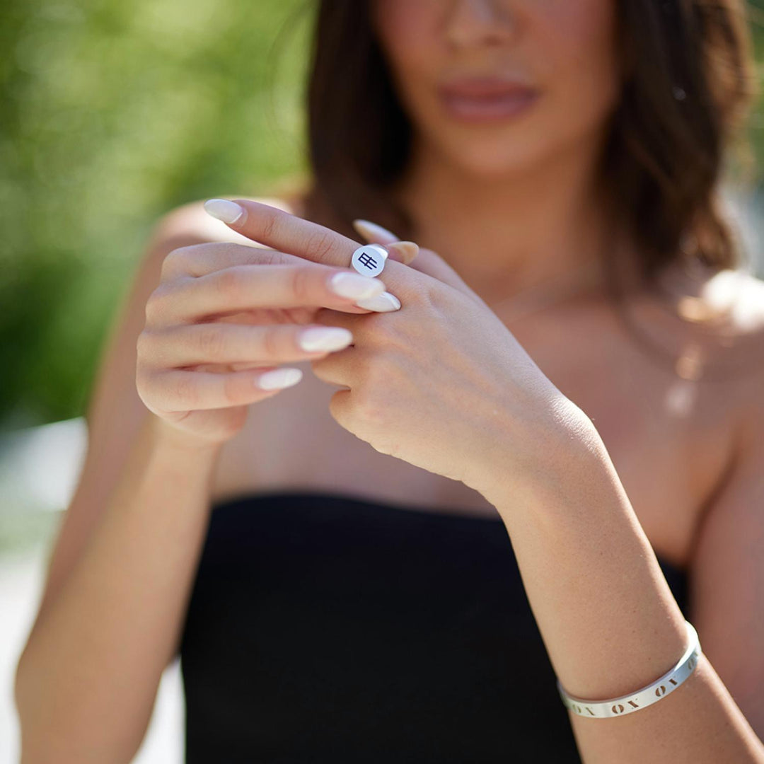 women's wingtip oval signet ring in silver