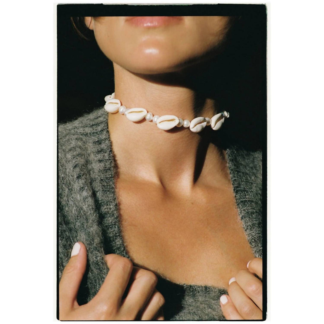 requiem for a shell necklace in gold