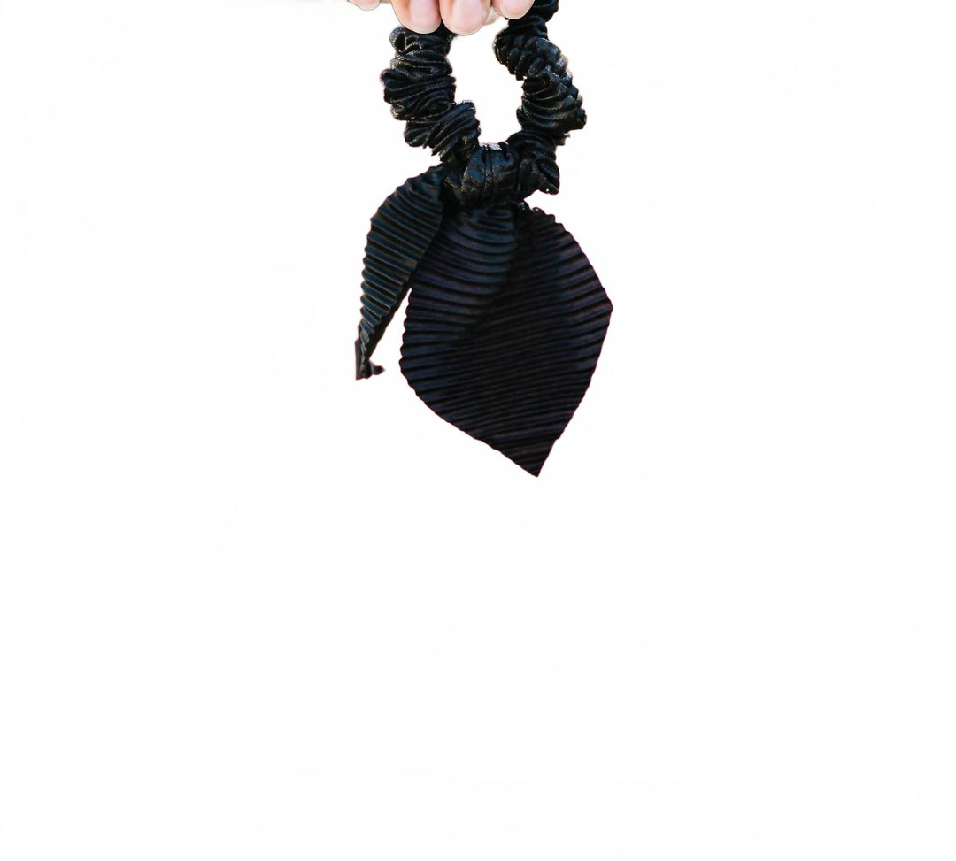women's crimped metallic scrunchie in black
