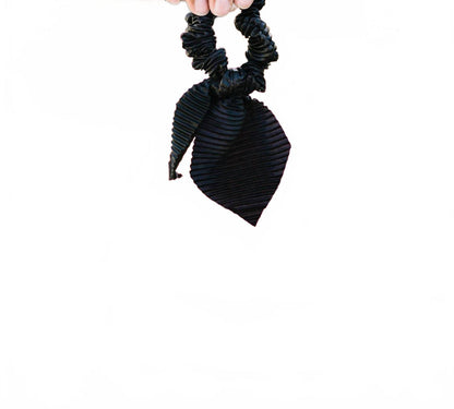 women's crimped metallic scrunchie in black