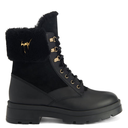 US 7 - black