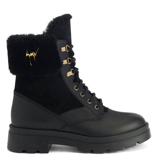 US 7 - black