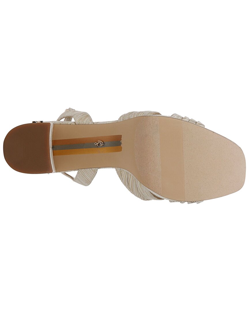 janelle heel
