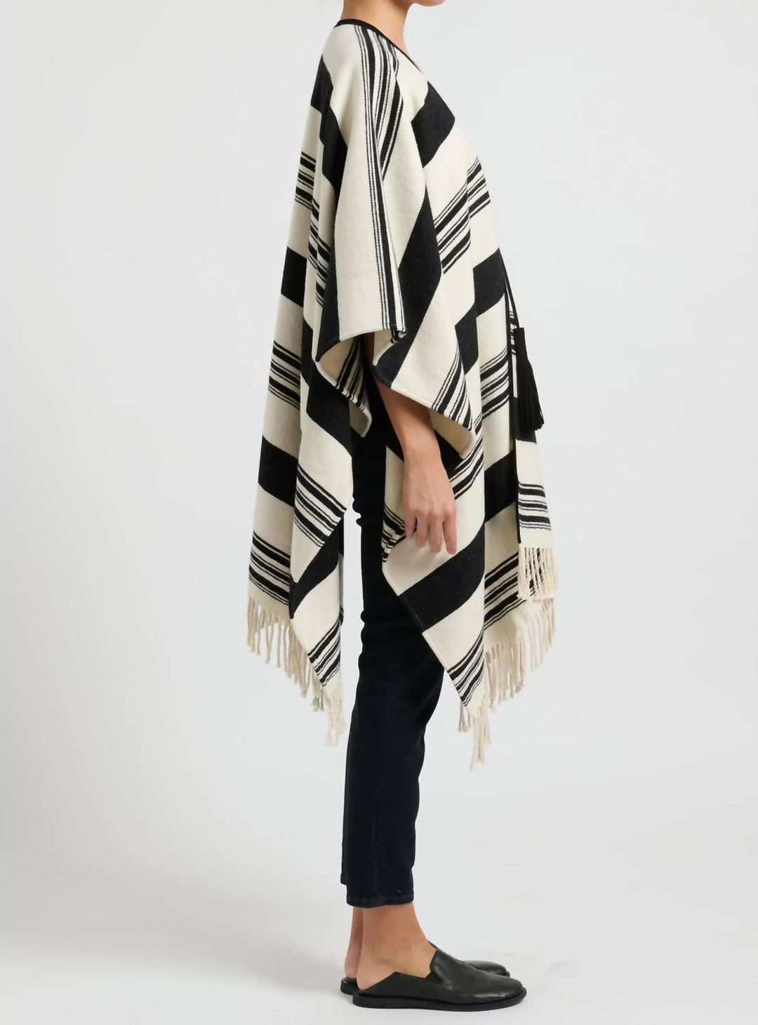 jacquard mantella cape in white & black with black suede tassles