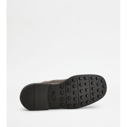 lace-ups in leather