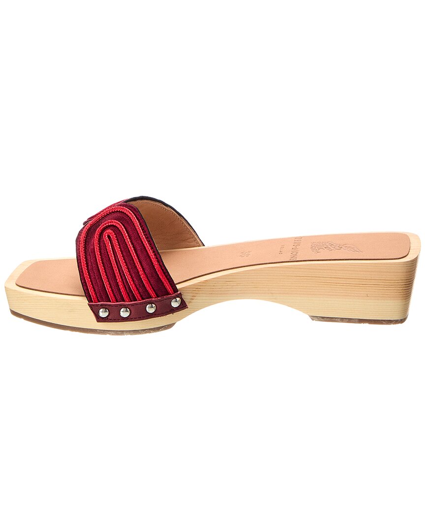 the harness clog