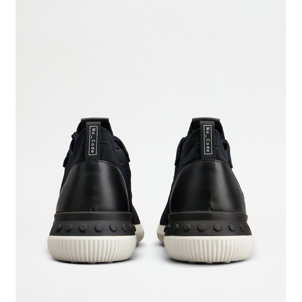 no_code knit in technical fabric and leather
