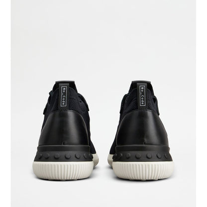 no_code knit in technical fabric and leather
