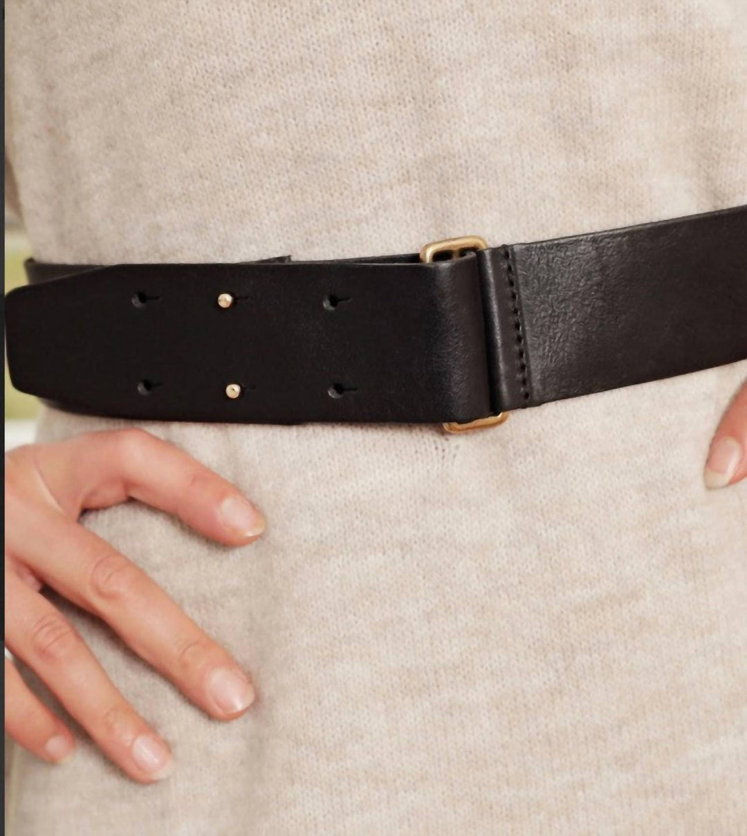 pyramid studded belt in black
