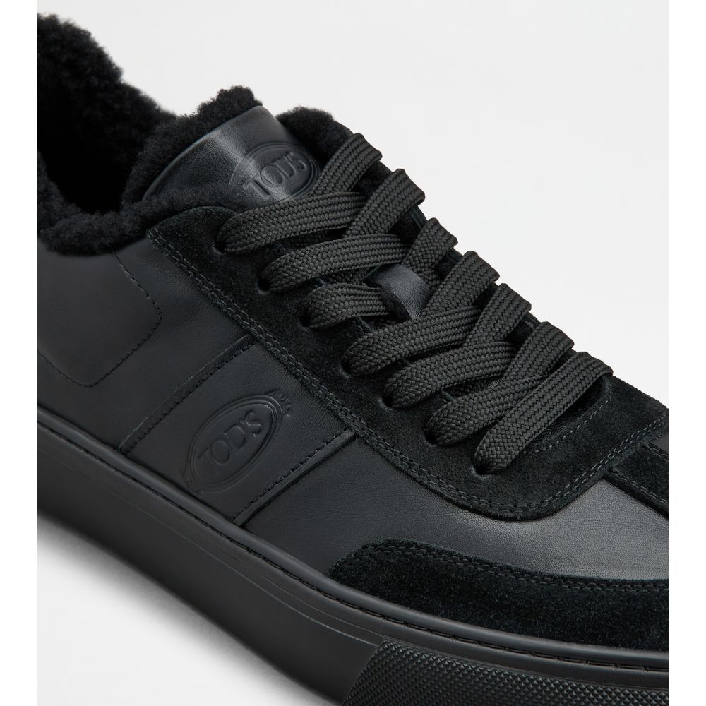 sneakers in leather