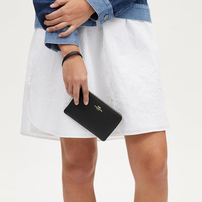 corner zip wristlet