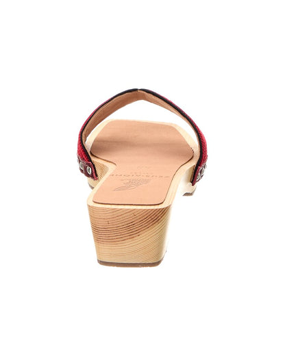 the harness clog