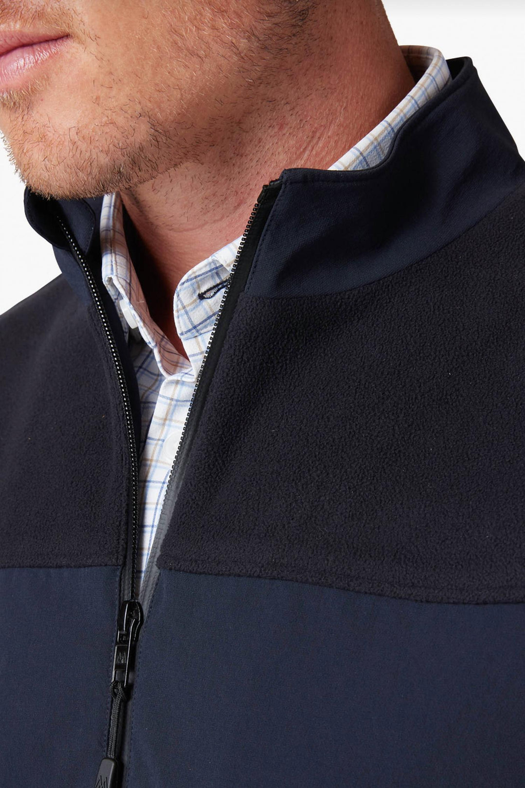 venture fleece vest in black