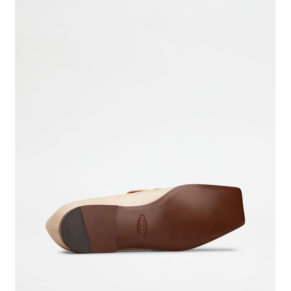 loafers in leather