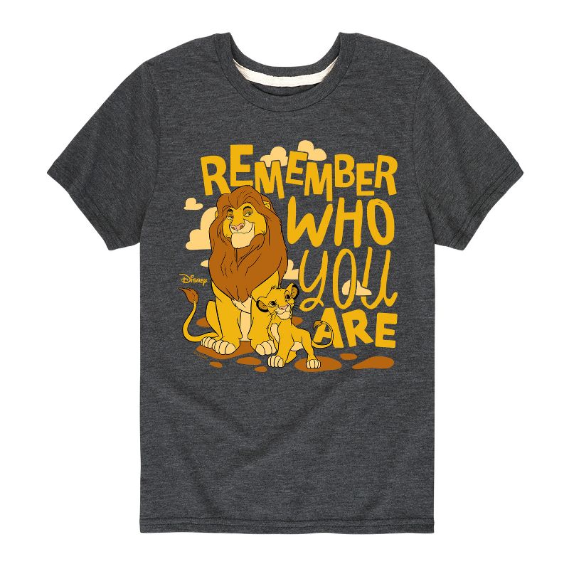تي شيرت جرافيكي بأكمام قصيرة للأولاد - الأسد الملك - سيمبا وموفاسا يتذكران من أنت