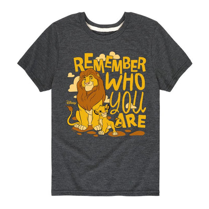 تي شيرت جرافيكي بأكمام قصيرة للأولاد - الأسد الملك - سيمبا وموفاسا يتذكران من أنت