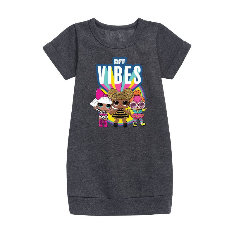 Girls' - LOL Surprise! - Bff Vibes with Queen Bee, Deva, & Neon QT Graphic Short Sleeve Fleece Dress