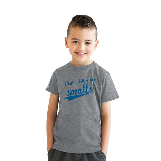 تي شيرت شبابي مطبوع عليه عبارة "Youre Killing Me Smalls" مطبوع عليه رسومات بيسبول كلاسيكية مضحكة للأطفال - تي شيرت شبابي مطبوع عليه عبارة "Crazy Dog"