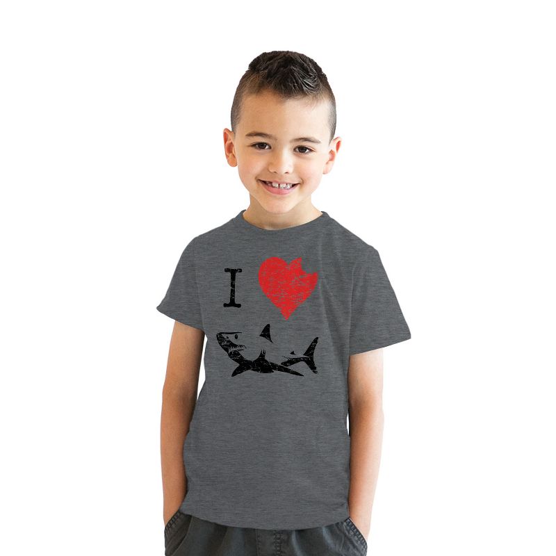 تي شيرت I Love Sharks للأطفال - تي شيرت كلاسيكي للشباب بطبعة عضة سمكة قرش - تي شيرت Crazy Dog للشباب