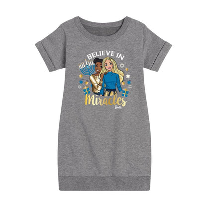 فستان باربي للفتيات من الصوف بأكمام قصيرة مطبوع عليه عبارة "صدق المعجزات"