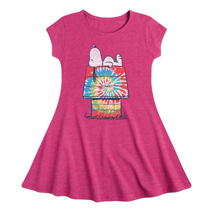 فستان سنوبي بتصميم "بيناتس" بأكمام قصيرة، بتصميم "هاوس فيت آند فلاير"