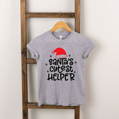 تي شيرت بأكمام قصيرة للشباب من Juniper Shop بعنوان Santa's Cutest Helper