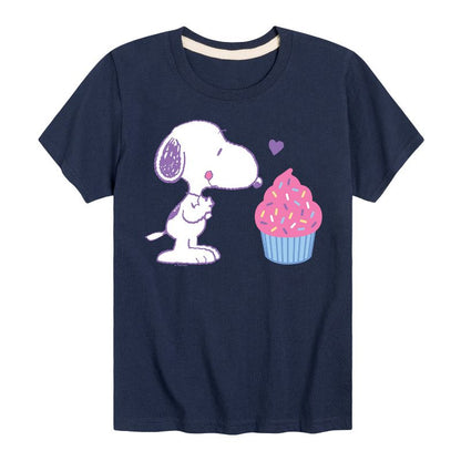 تي شيرت جرافيكي بأكمام قصيرة وطبعة كب كيك على شكل قلب سنوبي للأولاد - الفول السوداني