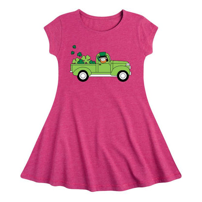 فستان بأكمام قصيرة بتصميم شاحنة Leprechaun Truck لعيد القديس باتريك - رسالة فورية للبنات