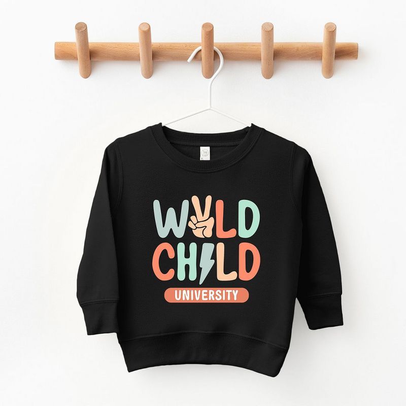 سويت شيرت جرافيكي فائق النعومة من Juniper Shop Wild Child Peace Youth
