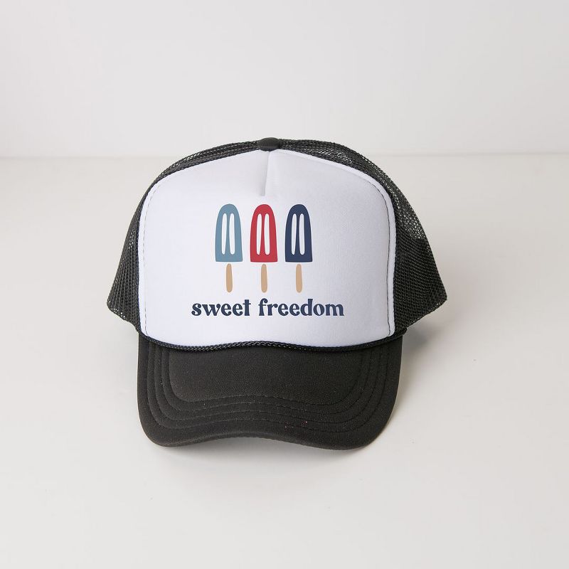 قبعة سائق الشاحنة الرغوية للشباب من متجر Juniper Shop Sweet Freedom Popsicles