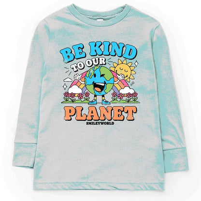 تي شيرت بأكمام طويلة مطبوع عليه شعار قوس قزح للشباب من متجر جونيبر، SmileyWorld، كن لطيفًا مع كوكبنا