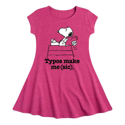 فستان بأكمام قصيرة من مجموعة "بيناتس" من سنوبي تايبس ميك مي سيك، مناسب وأنيق