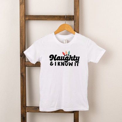 تي شيرت شبابي بأكمام قصيرة مطبوع عليه Naughty And I Know It Lights من متجر Juniper Shop