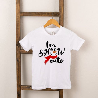 تي شيرت شبابي بأكمام قصيرة مطبوع عليه I'm Snow من متجر Juniper Shop