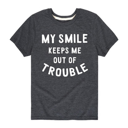 تي شيرت جرافيكي بأكمام قصيرة مطبوع عليه رسالة فورية للأولاد - ابتسامتي مشكلة