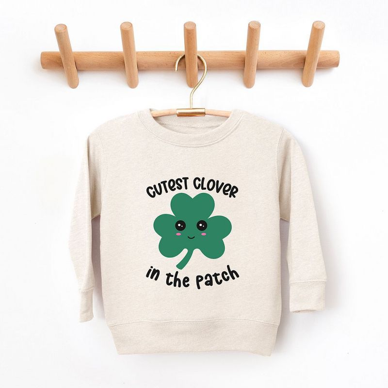 سويت شيرت جرافيكي ناعم للغاية من Juniper Shop بتصميم Clover Youth الأجمل