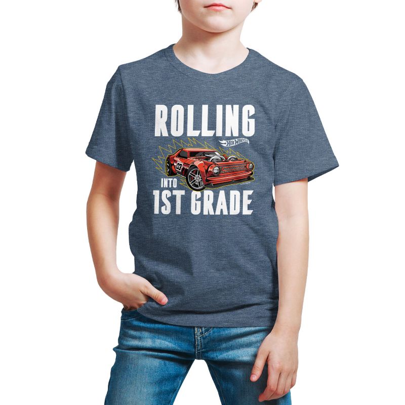 تي شيرت جرافيكي بأكمام قصيرة للأولاد - هوت ويلز - تدحرج إلى الصف الأول