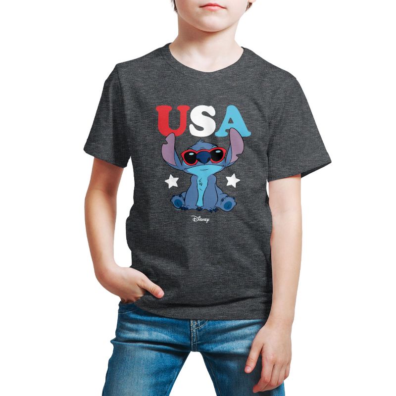 تي شيرت جرافيكي بأكمام قصيرة ونظارات شمسية من ستيتش الولايات المتحدة الأمريكية للأولاد - ليلو وستيتش