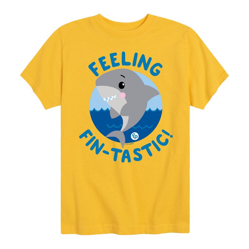 تي شيرت جرافيكي بأكمام قصيرة مطبوع عليه صورة سمكة قرش رائعة للأولاد من فيشر برايس