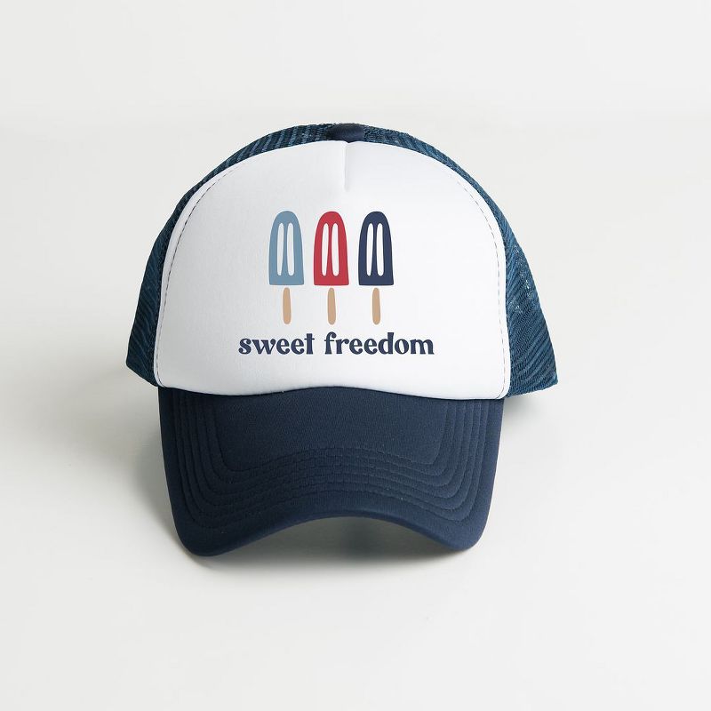 قبعة سائق الشاحنة الرغوية للشباب من متجر Juniper Shop Sweet Freedom Popsicles