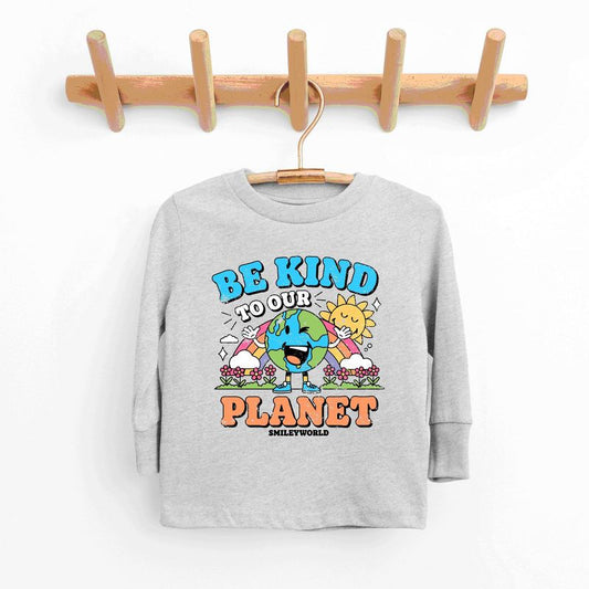 تي شيرت بأكمام طويلة مطبوع عليه شعار قوس قزح للشباب من متجر جونيبر، SmileyWorld، كن لطيفًا مع كوكبنا