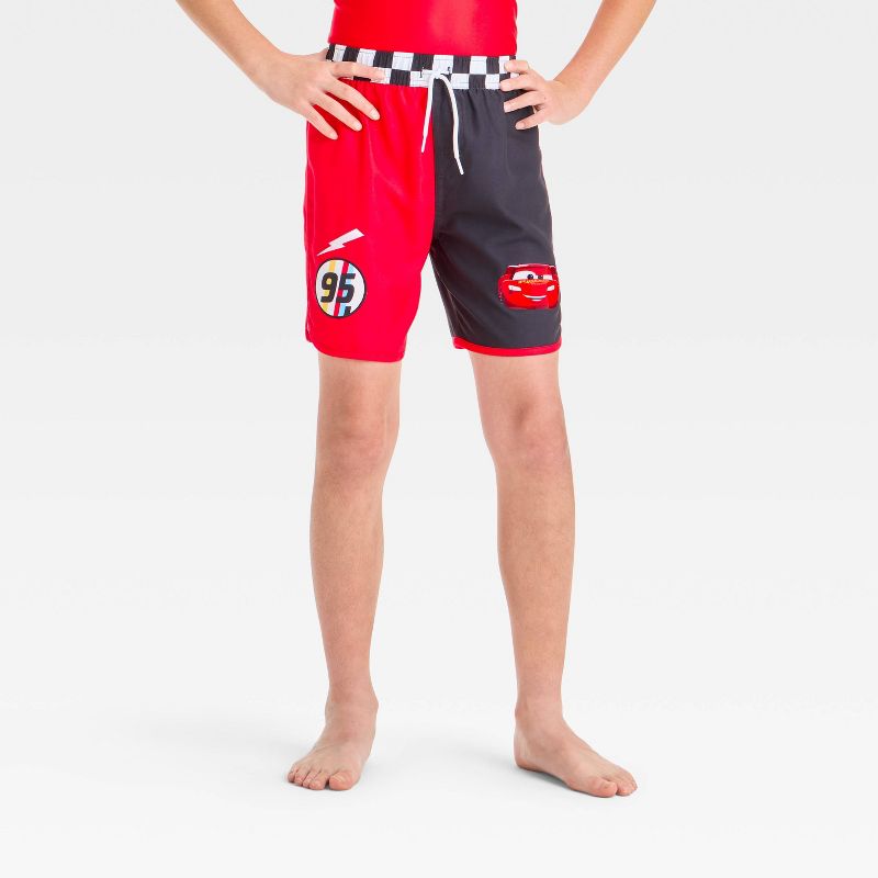 شورت سباحة لايتنينج ماكوين للأولاد - أحمر/أسود