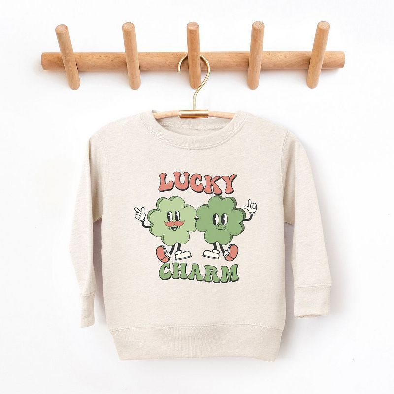 سويت شيرت جرافيكي فائق النعومة من Juniper Shop Lucky Charm Friends للشباب