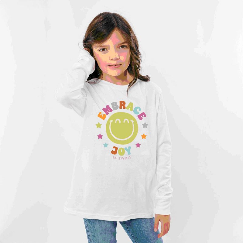 تي شيرت بأكمام طويلة من مجموعة Embrace Joy Youth من متجر Juniper Shop SmileyWorld