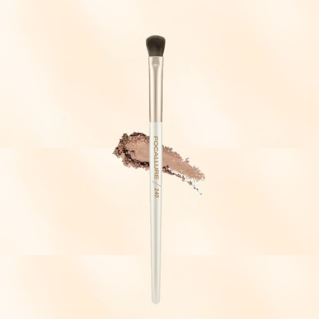 #240 Medium Eyeshadow Brush - 1pc